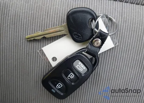 2018 Hyundai Elantra Sel z USA, uszkodzony, nr VIN 5NPD84LF1JH255925